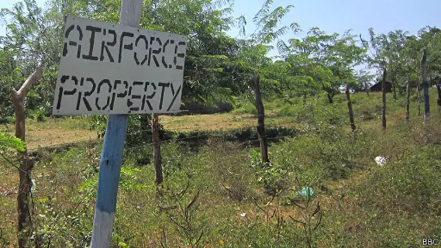 මායිම් ගල් වළලා කටු කම්බි ගසා වට කළ ඉඩම්