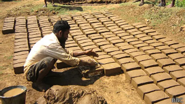 ගම්වාසීන්ට වාසස්ථාන සහ ජීවනෝපාය අහිමි වී ඇති බව