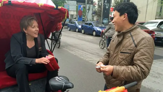 ایک زمانہ تھا کہ بیجنگ میں آپ کو صرف مہنگے غیر ملکی سٹور ہی دیکھنے کو ملتے تھے