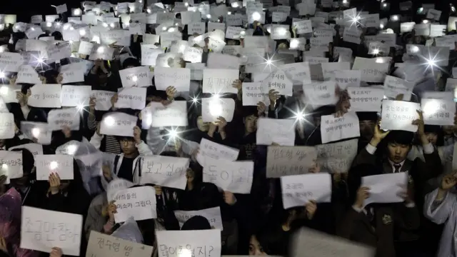 安山市檀園高中學生為歲月號失蹤同學舉行集會（17/4/2014）