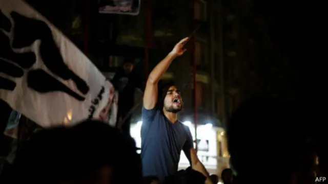 انتقد المصريون الجماعات المعارضة، من بينها 6 إبريل، لكونها تنتقد من أجل الانتقاد 