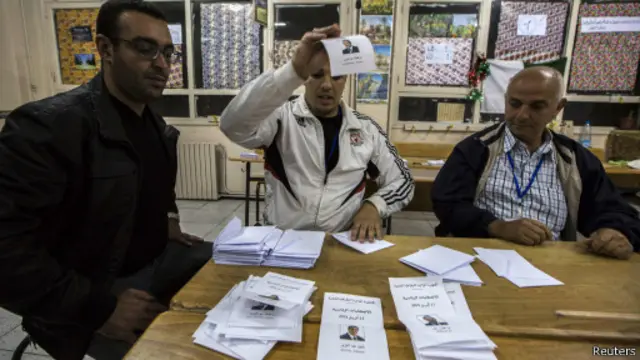 توقعات بأن تظهر النتائج الأولى للانتخابات الجمعة.