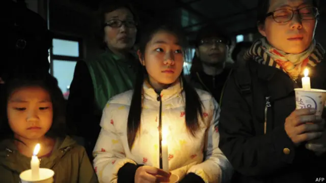 民众为岁月号遇难以及失踪者祈福（2014年4月17日）