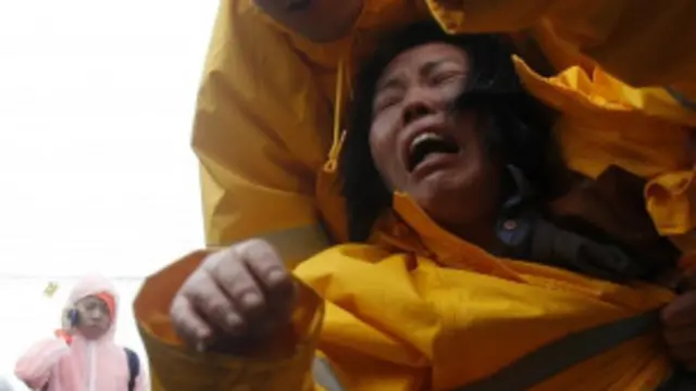 Người nhà nạn nhân vụ chìm phà Sewol