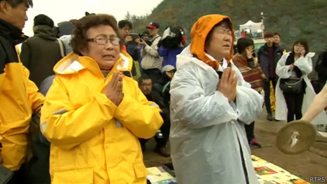 Родственники оплакивают погибших