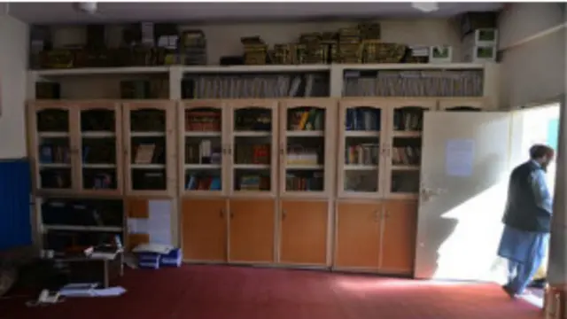 په کتابتون کې شاو خوا ٢٠٠٠ کتابونه شته چې ټول د اسلام په اړه دي