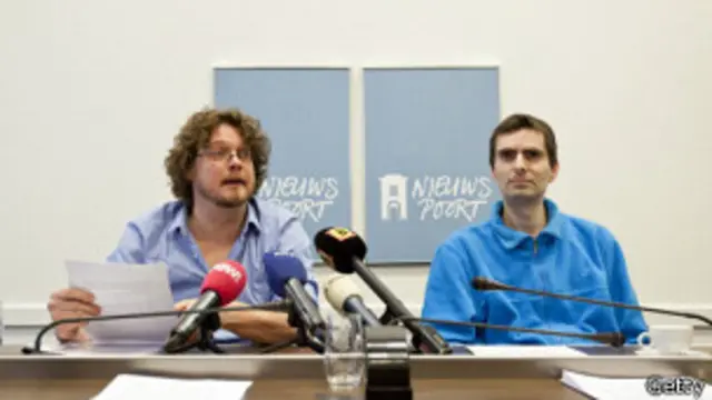 El escritor Anton Dautzenberg (izq.) y Marthijn Uitenboogaard del grupo Vereniging Martijn.