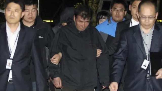 周四，船長李某出現在媒體視線