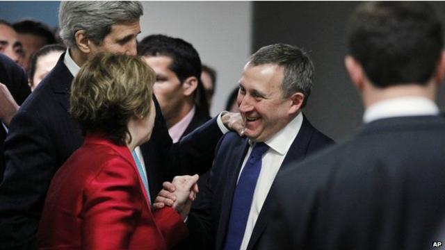 وزير خارجية أوكرانيا يتحدث إلى كاثرين أشتون وجون كيري خلال مباحثات جنيف.