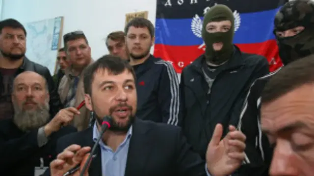 راټول شوي خلک وايي تر هغه چې د اوکراین حکومت استعفا نه وي کړي ودانۍ نه پرېږدي