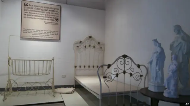 Replika tempat tidur Gabo yang terdapat di museum untuk mengenang dirinya.