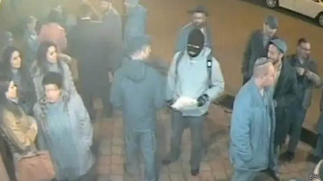 Người Do Thái ở Donetsk nhận tờ rơi thông báo phải đi đăng ký tôn giáo và nộp phí