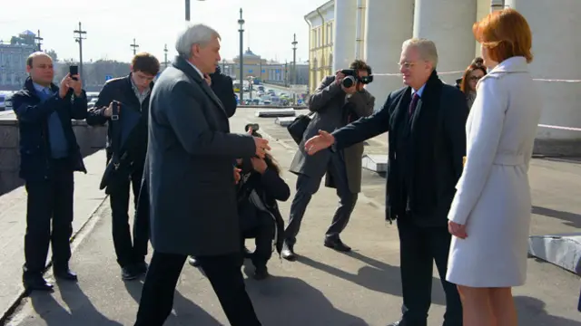 На крыльце Биржи