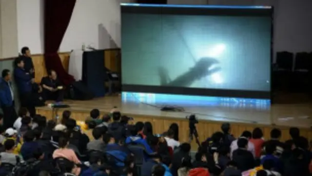 لاشوں کی برآمدگی کا عمل کچھ لواحقین نے ٹی وی سکرین پر براہِ راست دیکھا