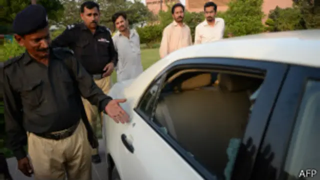 Автомобиль журналиста с пулевыми пробоинами