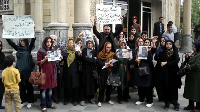 خانواده‌های زندانیان در روزهای گذشته مقابل دادسرای اوین و مجلس تجمع کردند