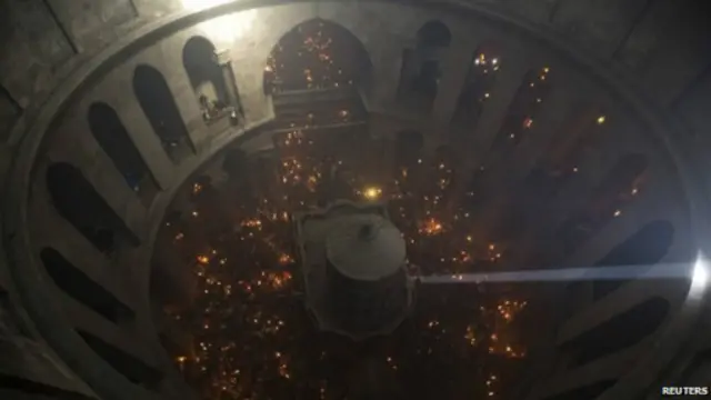 اتخذت الشرطة تدابير محكمة للحيلولة دون تدفق الناس على الكنيسة