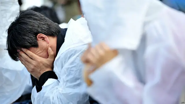 失踪者家属坚持要前往首尔