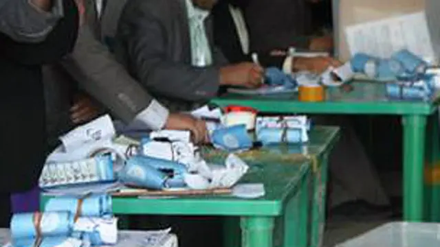 محمد محقق گفته که نهادهای انتخاباتی "شعبده بازی" درنیاورند