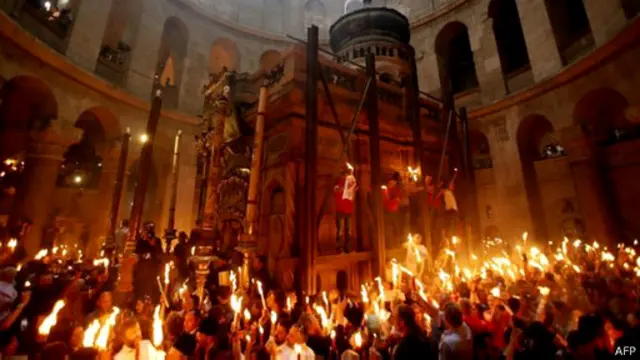 耶路撒冷聖墓教堂每年在復活節星期天之前的星期六都會舉行聖火儀式。