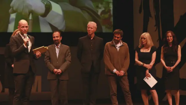 اصغر فرهادی، نفر دوم از چپ