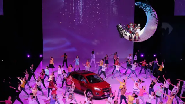 شائقین کو کار شو کے ساتھ فیشن شو اور میوزک بھی دیکھنے اور سننے کو ملتے ہیں