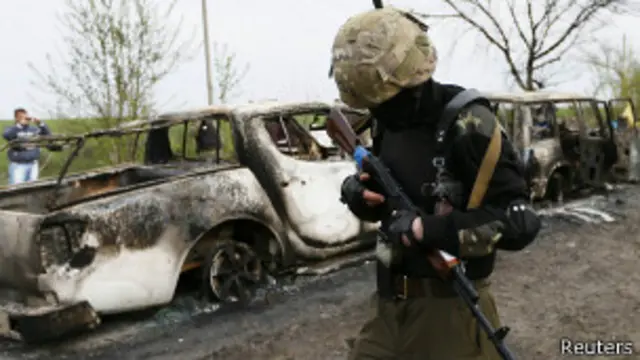 Militante pro ruso en Slaviansk