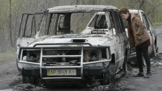 Сгоревшие машины под Славянском