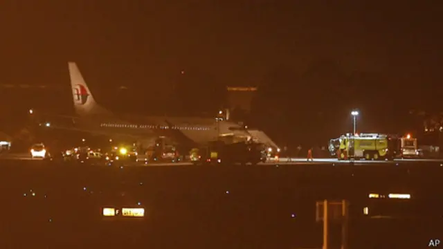Avión de Malaysia Airlines que debió aterrizar de emergencia
