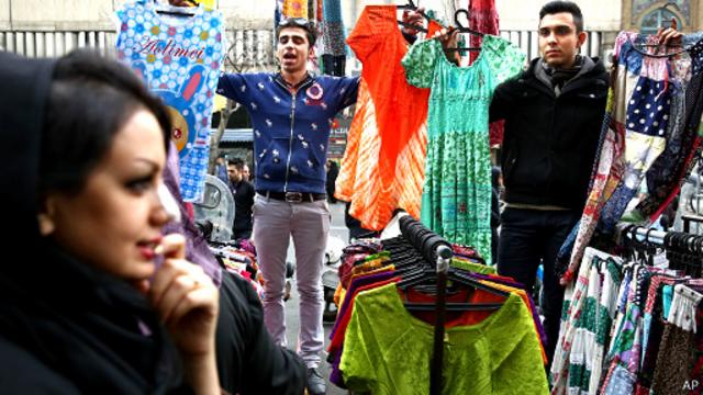 يقول نشطاء أجانب إن المرأة في إيران تتعرض للتمييز
