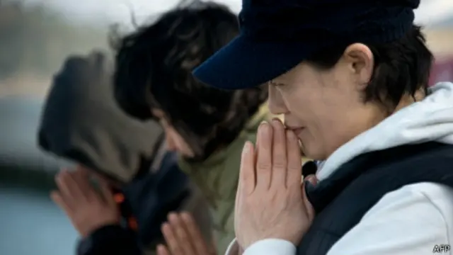 Parentescamisa corinthians vaidebetvítimas do naufrágio na Coreia do Sul | Crédito: AFP