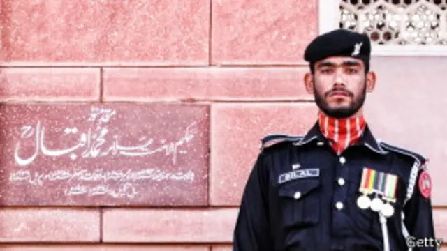 سکیورٹی وجوہات کی بنا پر مزارِ اقبال اور مینار پاکستان پر بدستور عام شہریوں کا داخلہ بند ہے