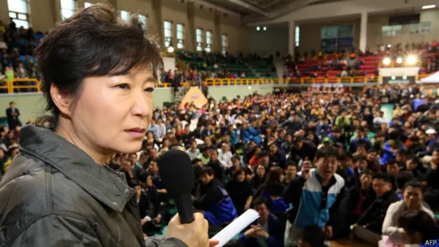 韩国总统朴槿惠痛斥船长弃船逃生