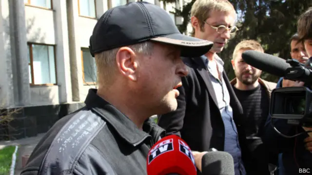 "Народный мэр" Славянска ввел "комендантский час" после обстрела блок-поста