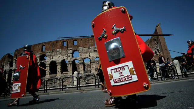 Parade di depan Koloseum 