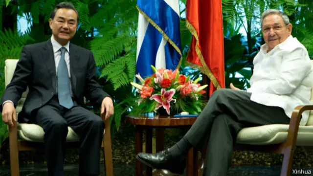 王毅与劳尔卡斯特罗会面