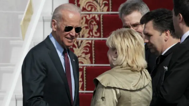 美国副总统拜登在基辅会见乌克兰新领导人，高调显示美国对亲西方基辅政府的支持。