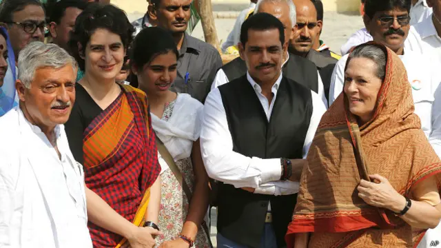 प्रियंका गांधी, सोनिया गांधी, रॉबर्ट वाड्रा