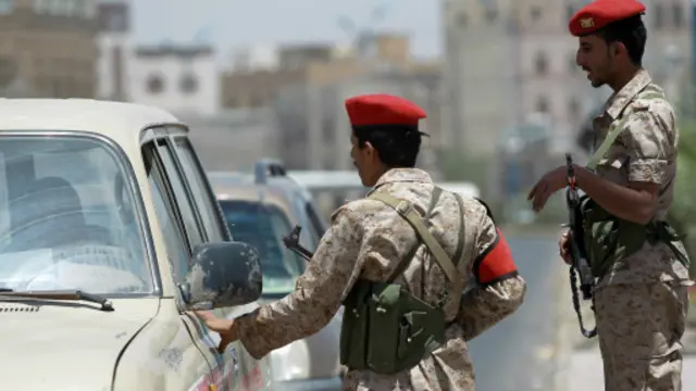 ويواجه الجيش وقوات الأمن في محافظات الجنوب اليمني هجمات منظمة قتل فيها مئات الجنود