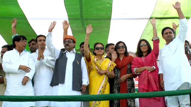 रालोद सदस्यों के साथ अजित सिंह