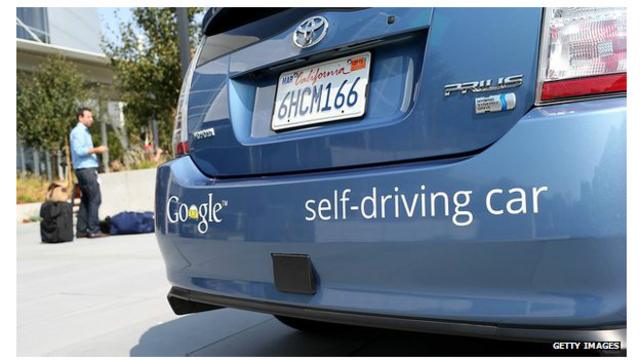El coche de auto-conducción de Google está controlado por un ordenador, 