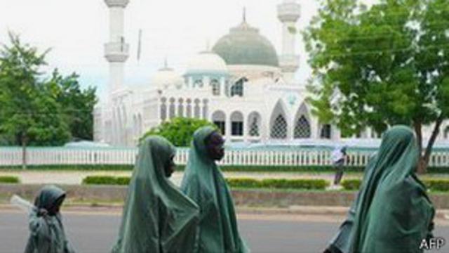 Niñas que estudian en una escuela islámica en Nigeria 