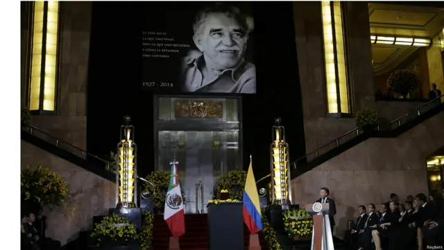 22 aprel kuni buyuk adib Gabriel Garsia Markes uzoq yil yashab ijod qilgan Meksiko Sitida yozuvchi bilan vidolashuv marosimi boshlandi.