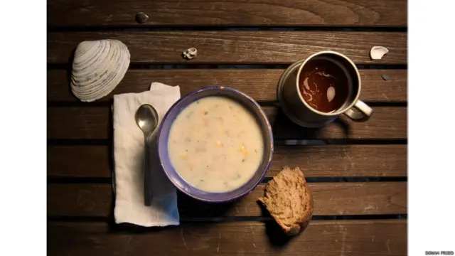 ابتدا میں فرائیڈ نے کھانے کی پانچ تصاویر انٹرنیٹ پر جاری کیں۔ اس کے بعد دوستوں، خاندان کے افراد اور دیگر افراد نے ادب میں بیان کردہ دیگر کھانوں کے بارے میں بتانا شروع کیا۔ یہ سوپ مالوز مابی ڈک میں شامل ڈش سے متاثر ہو کر سوپ کی یہ ڈش تیار کی۔