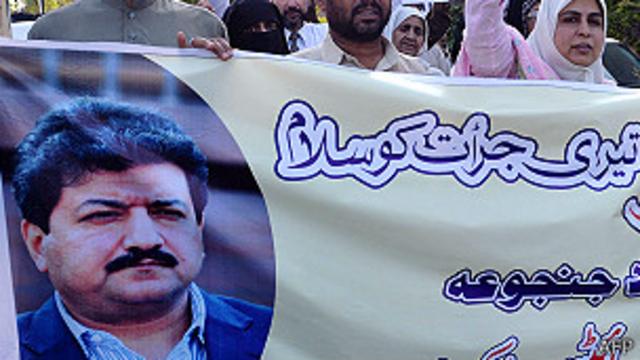 حامد میر پر حملے کے خلاف پاکستان میں صحافیوں نے احتجاج کیا ہے