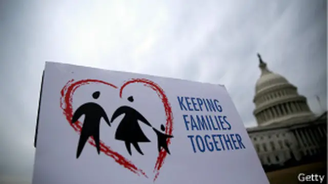 Cartel en contra de las deportaciones