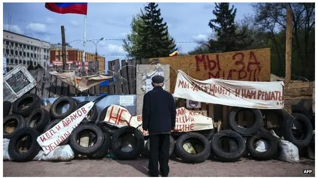 Nhiều tòa nhà công quyền ở ít nhất chín thành phố và thị trấn vẫn bị chiếm đóng