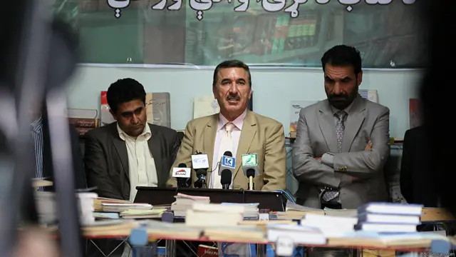 غلام‌نبی فراهی معاون وزیر اطلاعات و فرهنگ در گفتگو با بی‌بی‌سی از بخش خصوصی انتقاد کرد که به میزان کافی سرمایه‌گذاری نکرده و به گفته او، متکی بودن بازار کتاب به واردات، بیانگر این موضوع است.