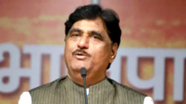 ګوپي نات منډې مخکي د مهاراشټر ایالت مشر وزیر مرستیال و.