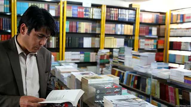 لیاقت علی سکندری دانشجوی مقطع کارشناسی ارشد می‌گوید که او می‌تواند بسیاری از کتابهای مورد نیاز خود را در کتابفروشی‌های کابل پیدا کند. او نسبت به آینده بازار کتاب کشور بسیار خوشبین است.